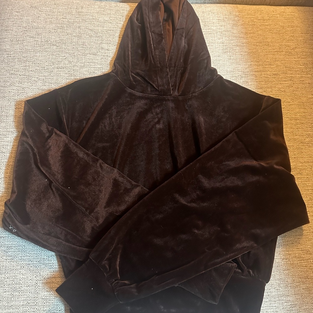 Women’s velvet express cropped pullover